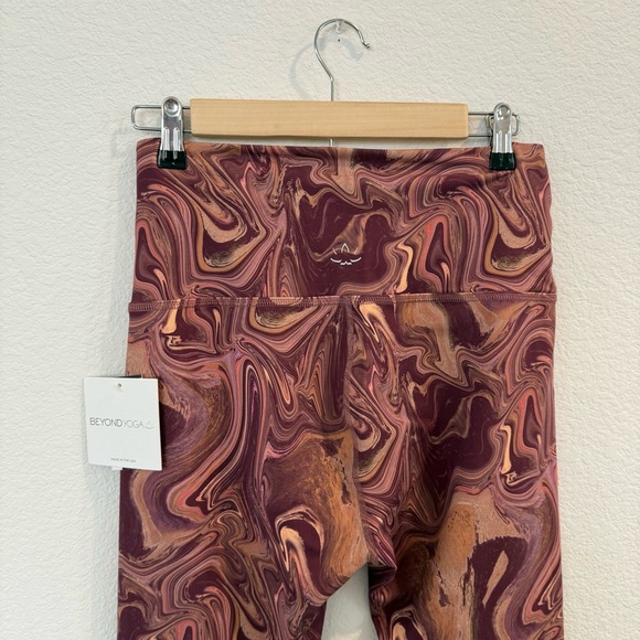 Beyond Yoga- NWT High Waisted Serene Marble Leggings - L - Picture 8 of 10